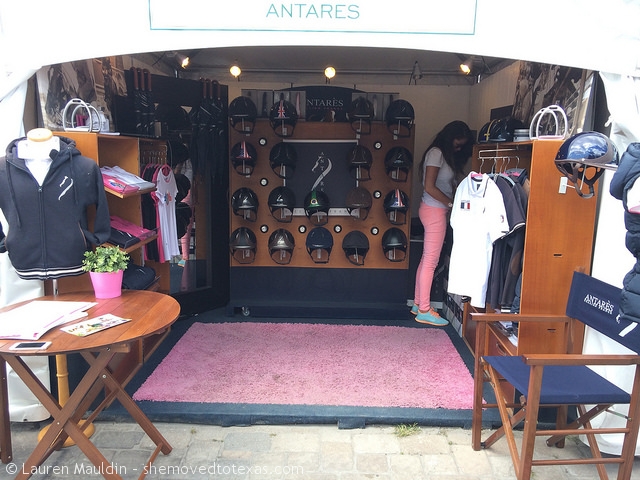antares-clothing-booth